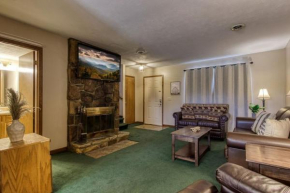 Pinecrest Townhomes-1King-2Queen Unit